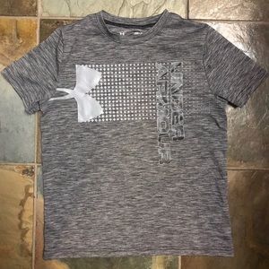 Boys Under Armour shirt. Like new!